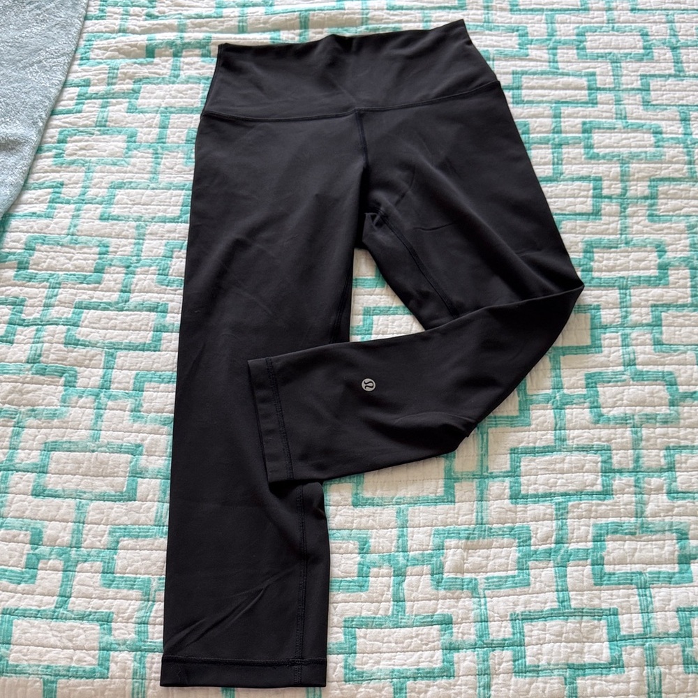 Lululemon Athletica Black Cropped Capri Leggings Sz 6